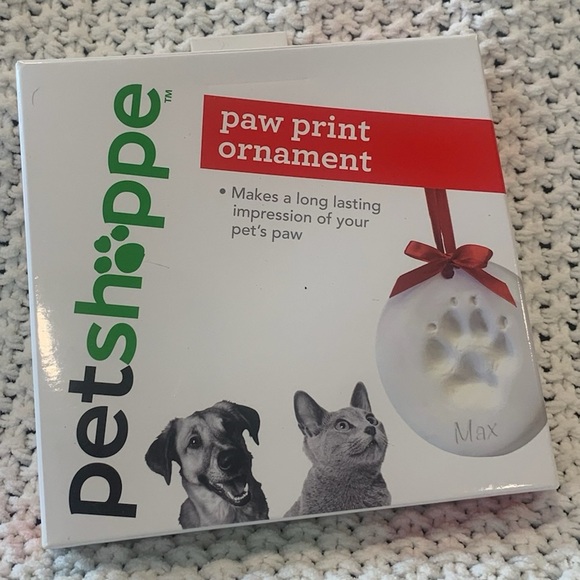 New in Unopened Box Petshoppe Paw Print Ornament by Walgreens - Picture 1 of 7